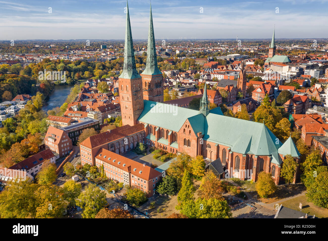 Vista aérea de la catedral de Lübeck Foto de stock