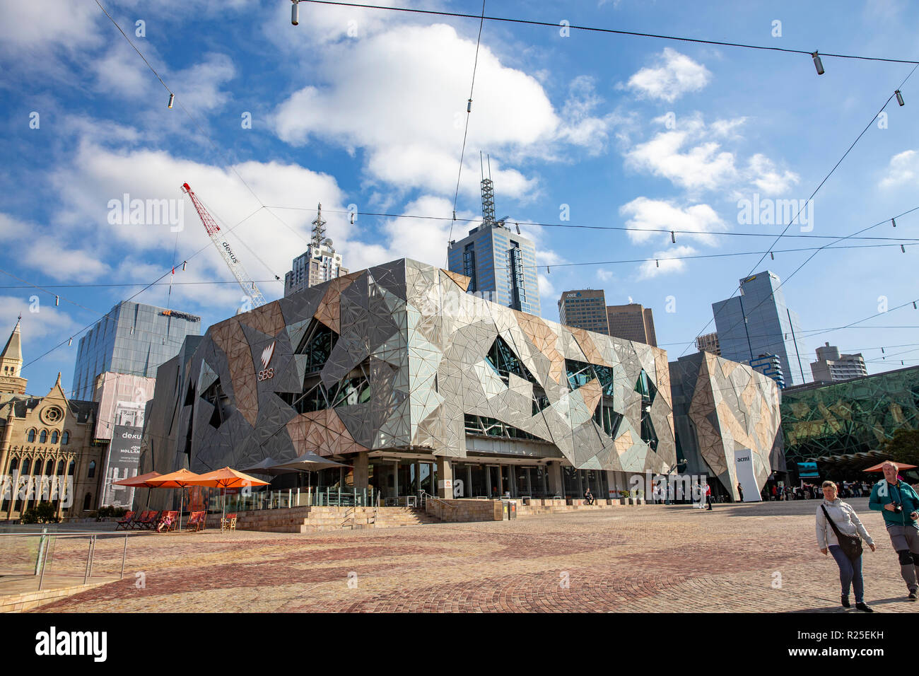 Federation Square en el centro de la ciudad de Melbourne, Victoria, Australia Foto de stock