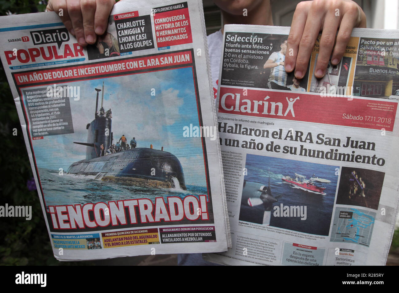 Buenos Aires, Buenos Aires, Argentina. 17 Nov, Primeras páginas con las últimas noticias sobre hallazgo submarino San Juan. Los restos de un submarino que desapareció con 44 tripulantes