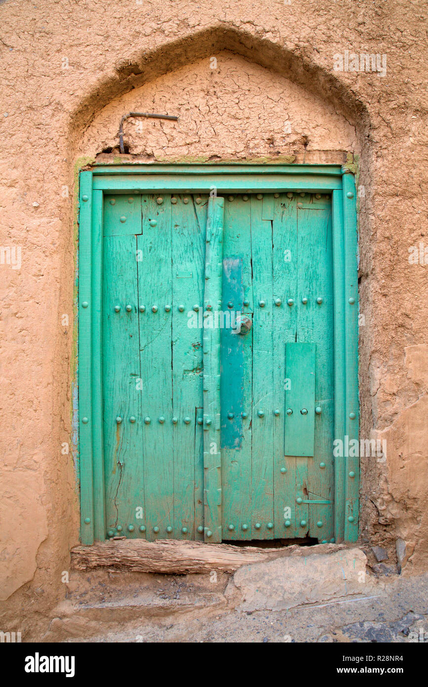 Impresionantes puertas de edificios abandonados en Omán Fotografía de stock  - Alamy