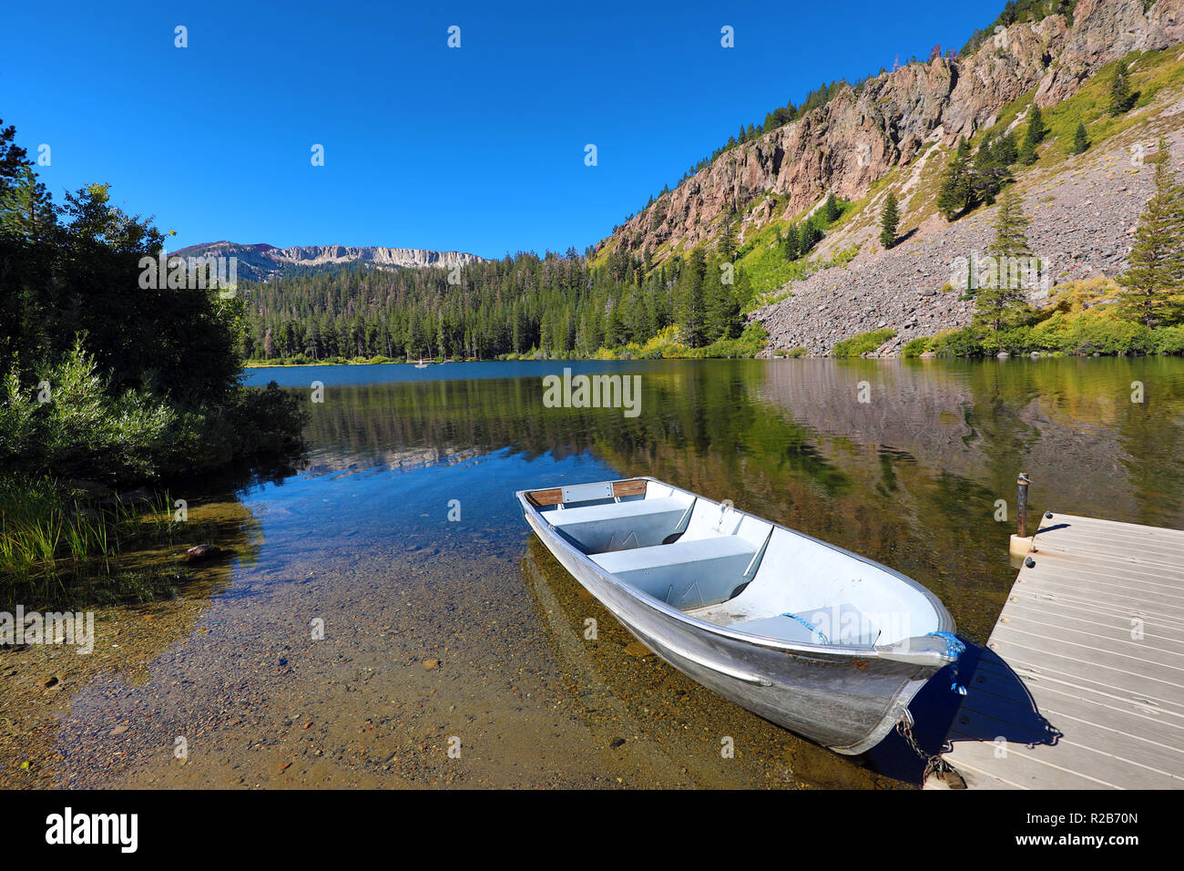 Bote a remo en Twin Lakes, Mammoth Lakes, California, Estados Unidos de América Foto de stock