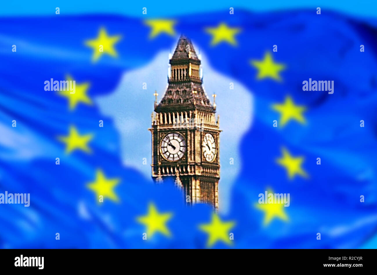 Bandera europea roto por el Reino Unido salga con el Big Ben Torre de Londres, la casa del parlamento británico. El concepto financiero para Brexit y división de la UE. Foto de stock