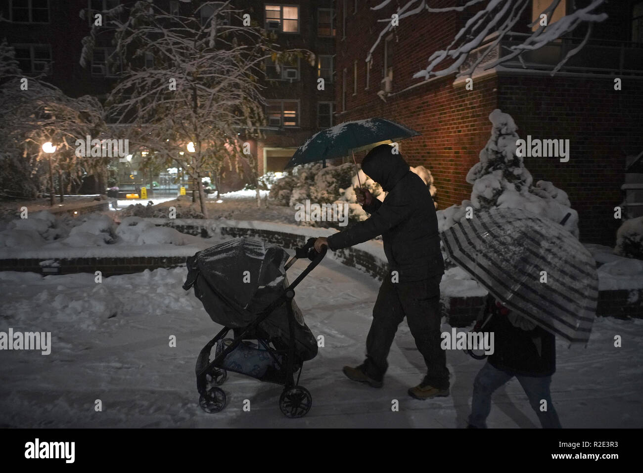 Tormenta de nieve en el distrito histórico de Jackson Heights. Foto de stock