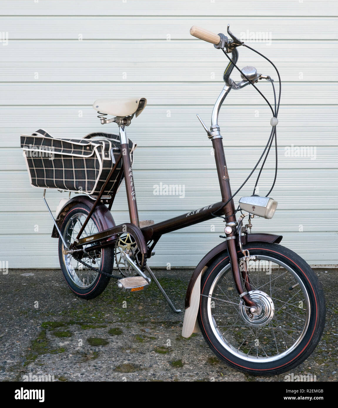 Raleigh RSW MII 1960 Bicicleta compacta Fotografía de stock - Alamy