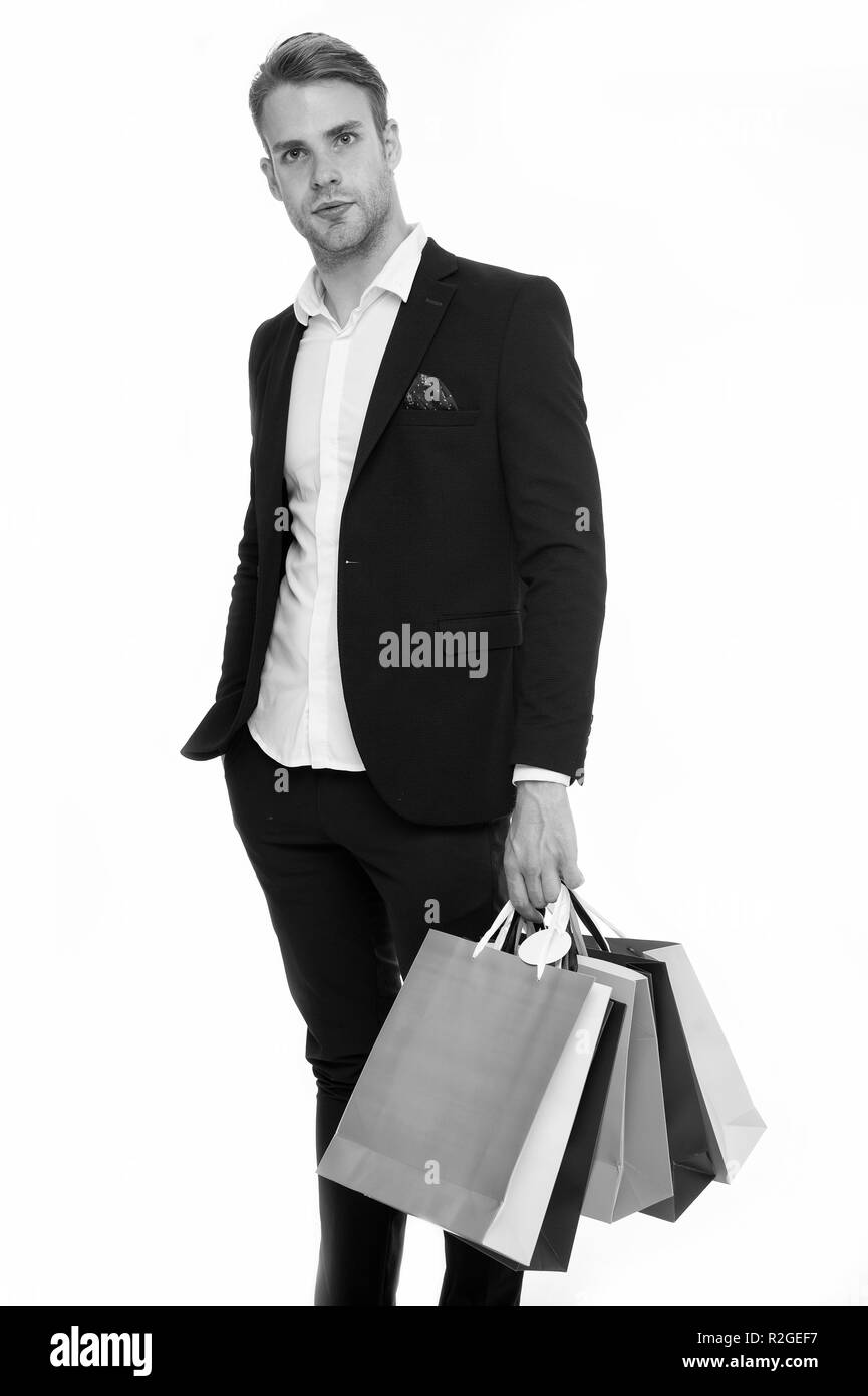 Hombre estilista professional shopper. Tienda consultor ayuda lleva bunch  bolsas de la compra. Consultor de ropa. Comprar ropa de moda estilista del  cliente. Concepto de servicio comercial. Hombre traje formal de compras