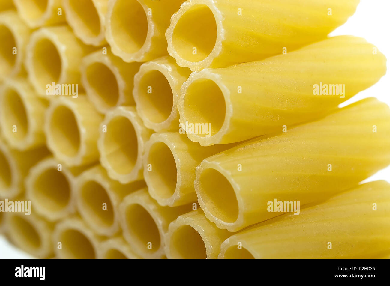 Fideos hoyos fotografías e imágenes de alta resolución - Alamy