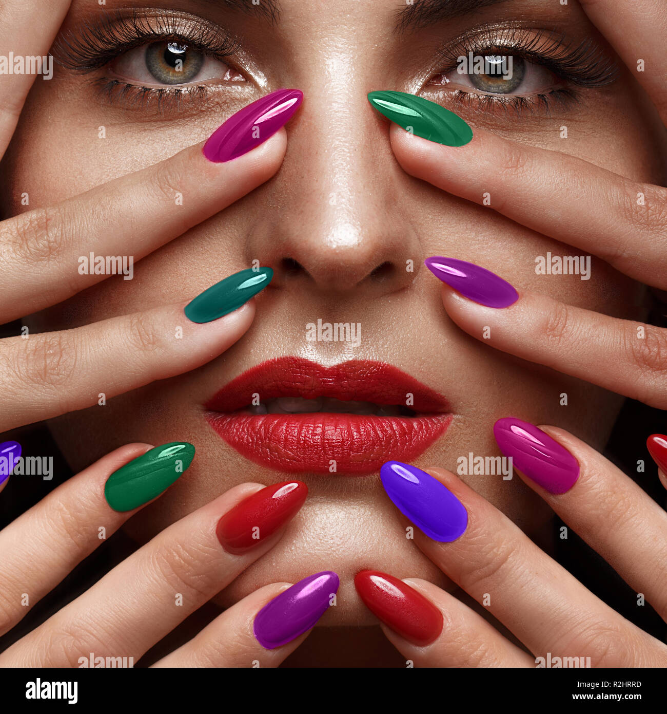 Colored nails fotografías e imágenes de alta resolución - Alamy