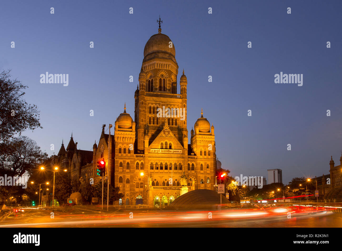 India, Maharastra, Mumbai, Bombay, Dadabhai Naoroji Street, edificio público Foto de stock