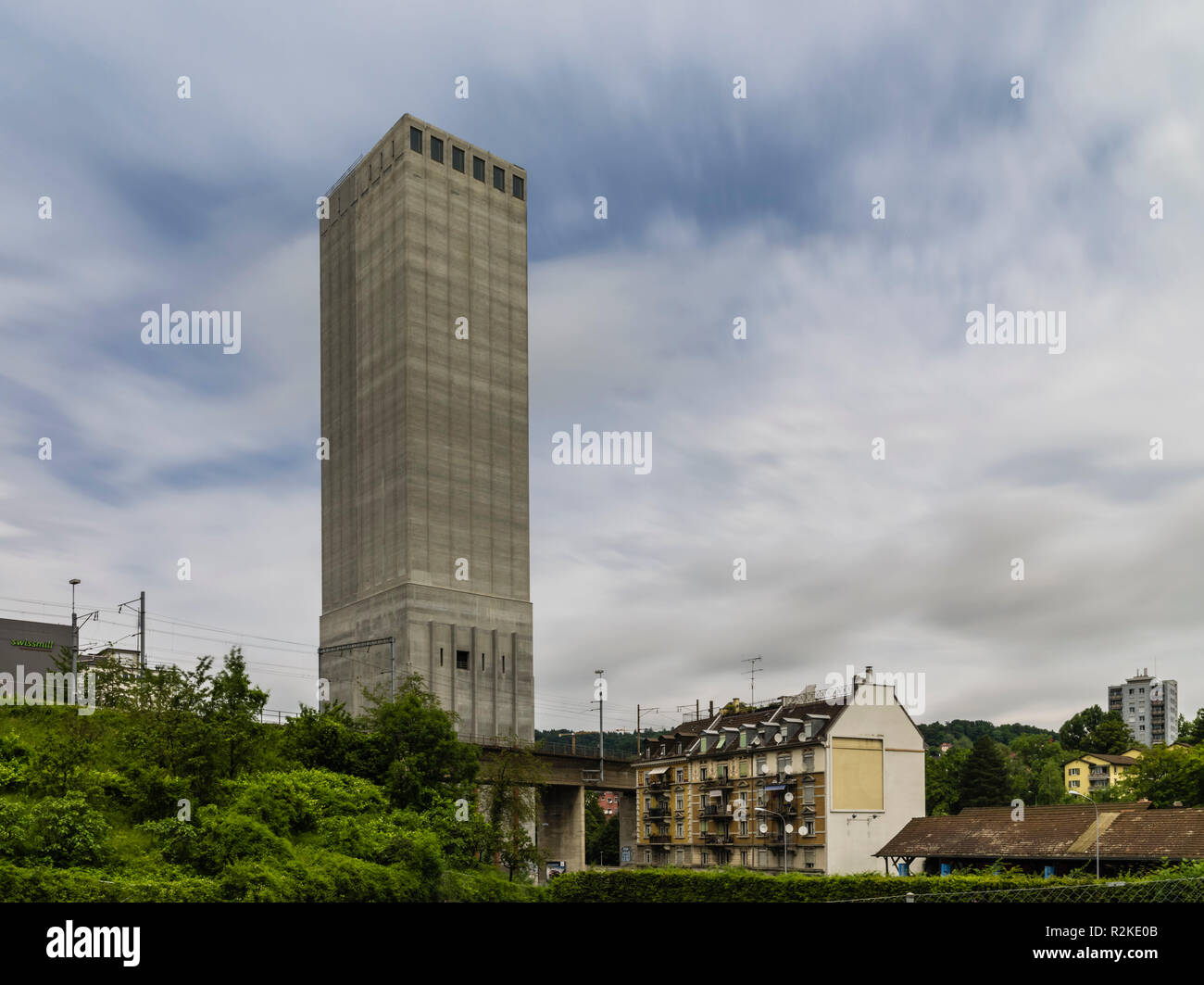 Swissmill Tower en el distrito industrial en Zurich. Foto de stock