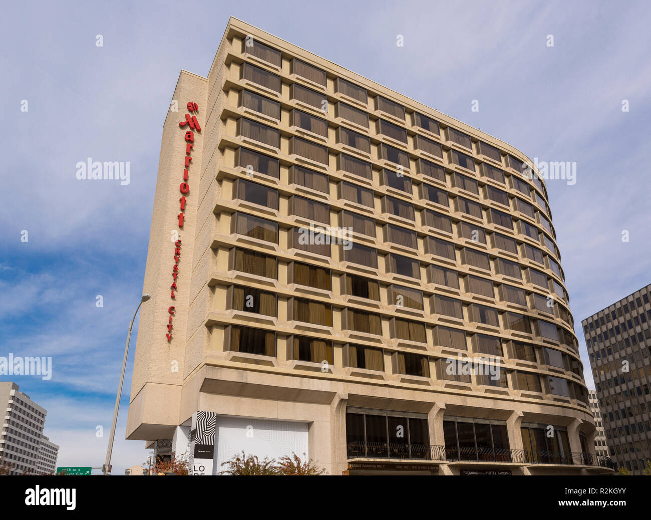 CRYSTAL CITY, Virginia, EE.UU. - El Marriott Hotel en Crystal City, ubicación de Amazon HQ2 en el Condado de Arlington. Foto de stock