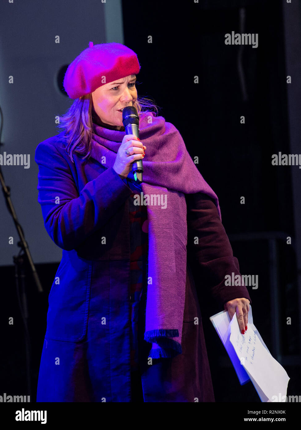 Luz de noche, un evento comunitario gratuito organizado por cuarta's Arlene Stuart el domingo, 18 de noviembre, marcó el inicio de la Navidad de Edimburgo 2018! Este Foto de stock