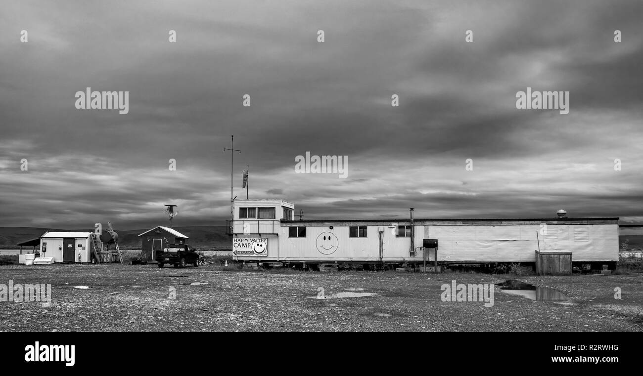 Una vista del Valle Feliz Campamento en Dalton Highway en Alaska, EE.UU. Se puede albergar a 50 personas y se 8o millas del Océano Ártico y Deadhorse oi Foto de stock