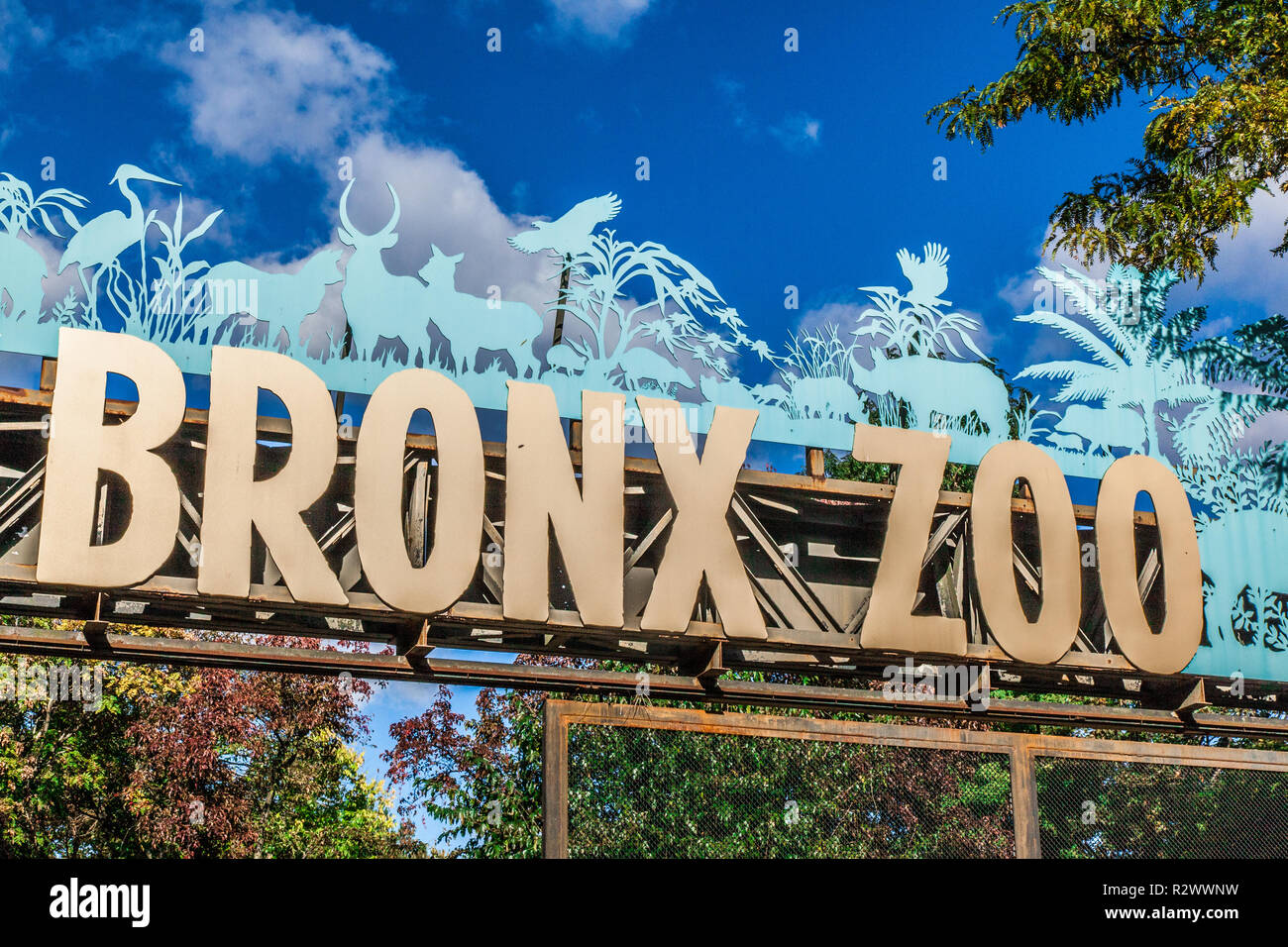 La entrada al Zoológico del Bronx, Nueva York, Estados Unidos de América  Fotografía de stock - Alamy