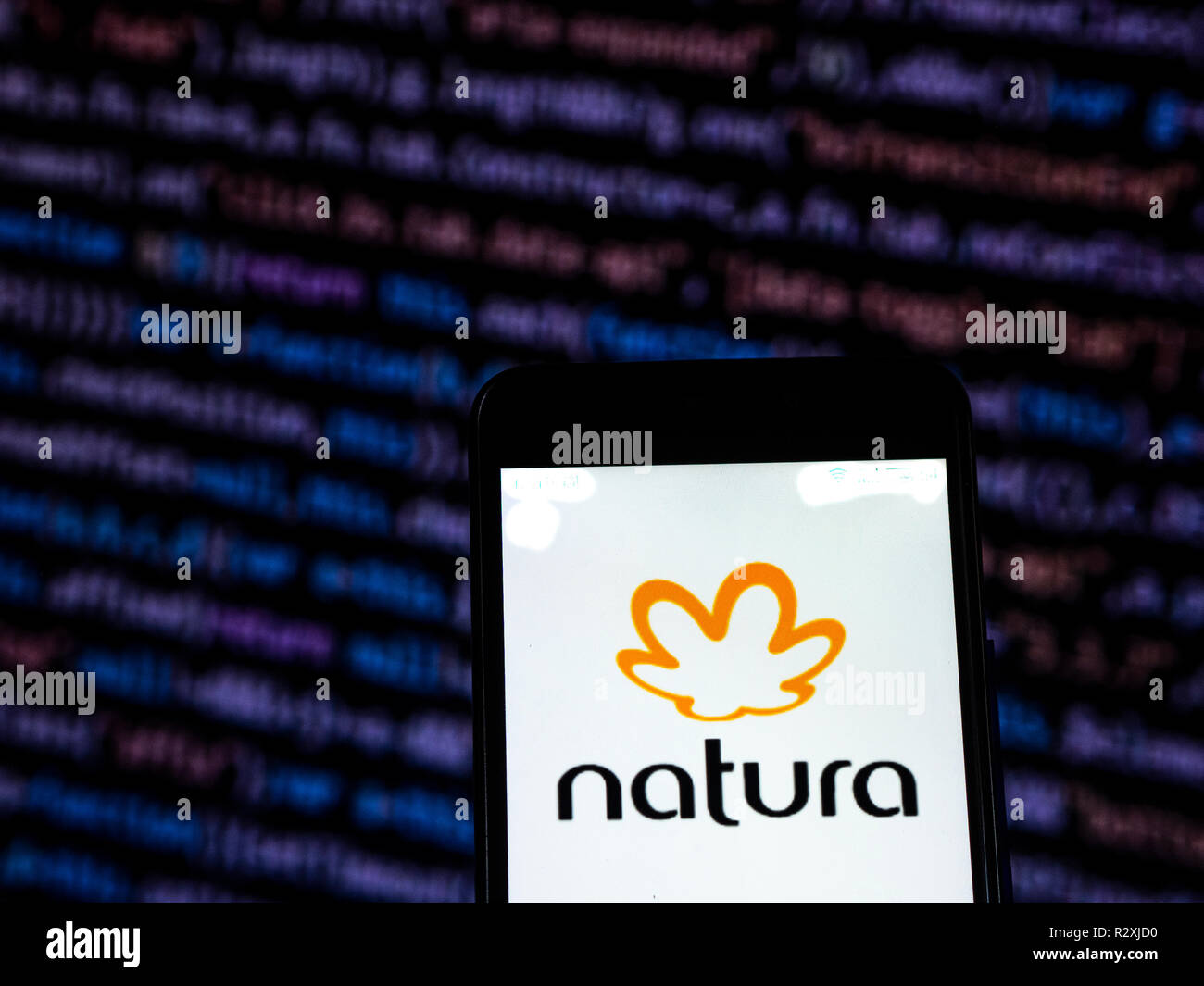 Natura & Co Manufacturing Company logo visto mostrada en un teléfono  inteligente. Natura & Co o simplemente Natura Brasil es un fabricante y  comercializador de productos de belleza, hogar y cuidado personal,