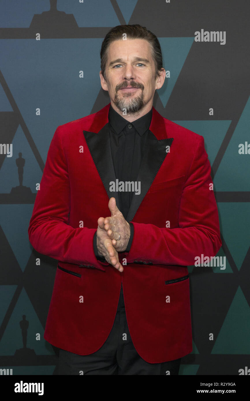 Ethan Hawke asiste a la Academia Anual 2018 Governors Awards en el Ray Dolby Ballroom en el Hollywood & Highland Center en Hollywood, CA, el domingo, 18 de noviembre de 2018. Foto de stock