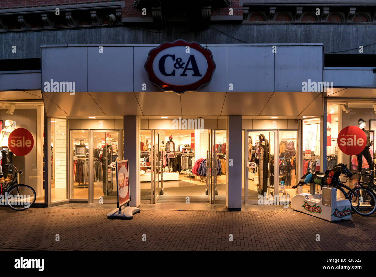 C&una sucursal en Sneek, Holanda. C&A es una internacional de tiendas de moda tiendas Fotografía de stock - Alamy