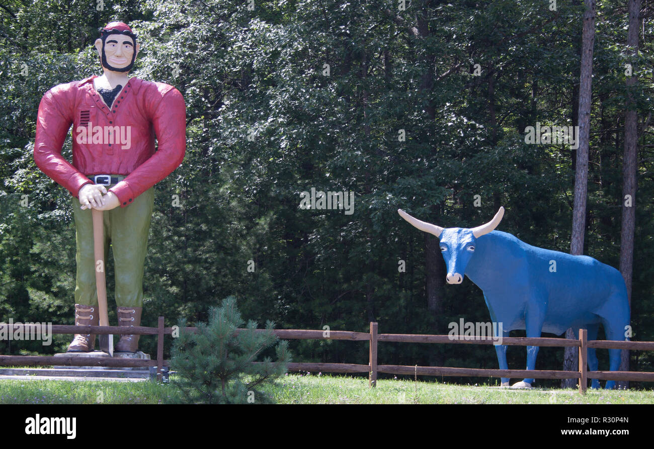 Paul Bunyan y Babe estatuas en Ossineke, Michigan Foto de stock