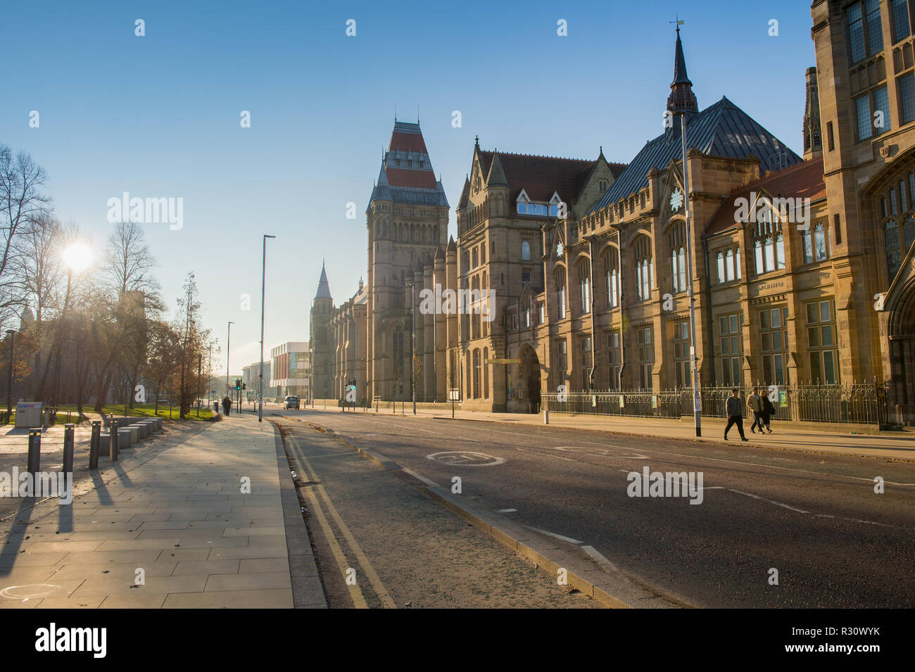 El Whitworth Hall en la Universidad de Manchester, en una luminosa mañana de invierno. Foto de stock