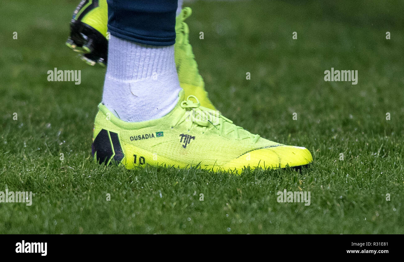 botas neymar 2018