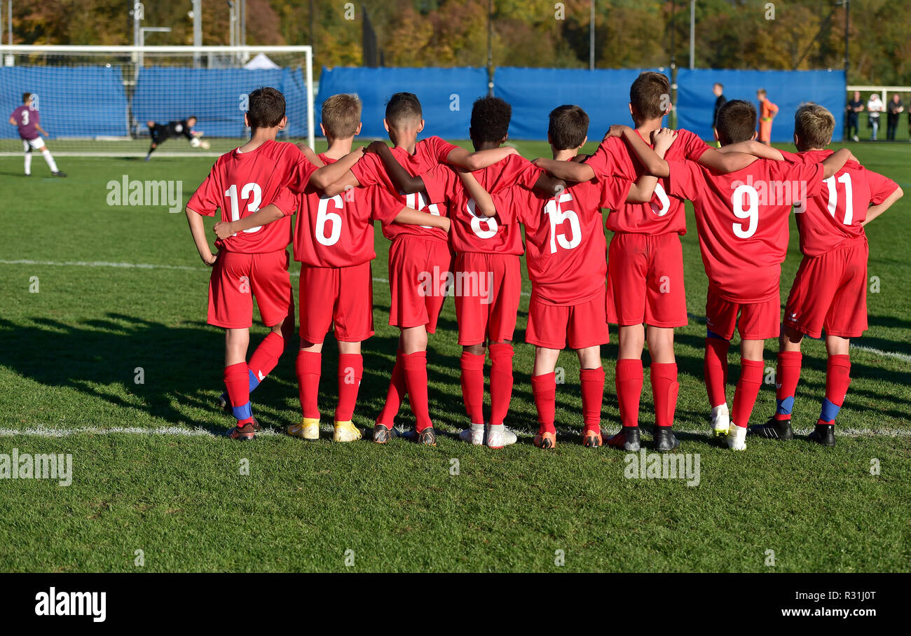 Jugadores de fútbol Junior, U13, penaltis, fiebre, equipo de fútbol, Basilea, Suiza Foto de stock