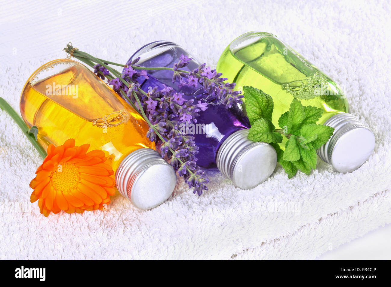 Wellness, masajes con plantas medicinales Fotografía de stock - Alamy