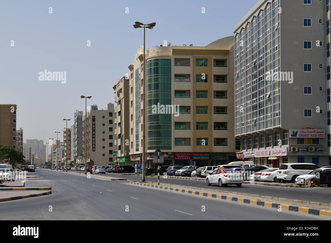 Ajman, Emiratos Árabes Unidos - El 6 de abril. 2018. Parte central de la ciudad Foto de stock