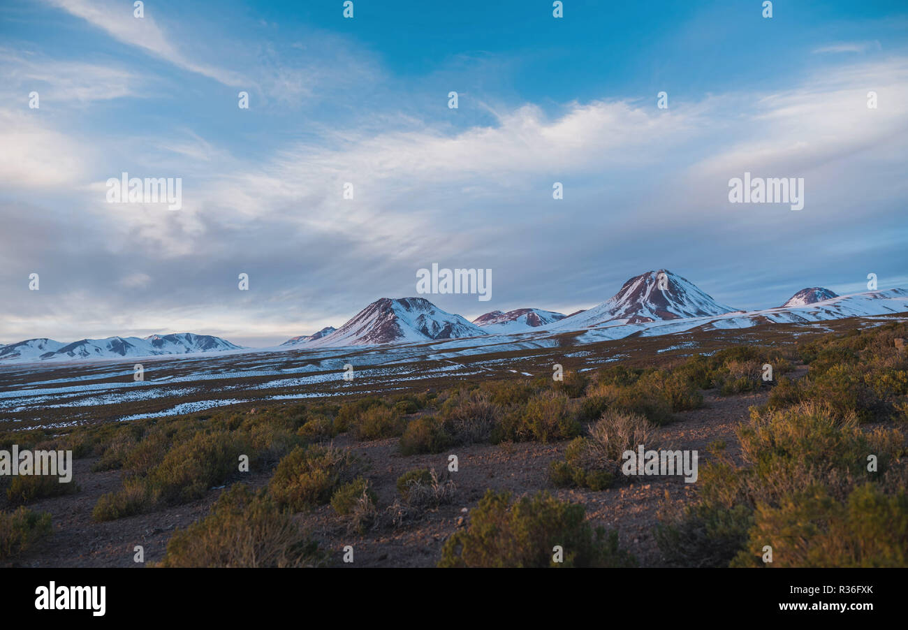 Vista panorámica de las montañas - sky SCÉNIC con dirección - Naturaleza 2018 Foto de stock