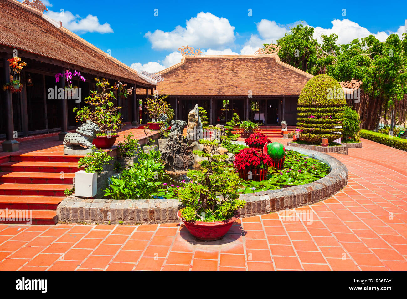 Hon Chong Rock garden es una popular atracción turística en la Ciudad Nha Trang en Vietnam Foto de stock