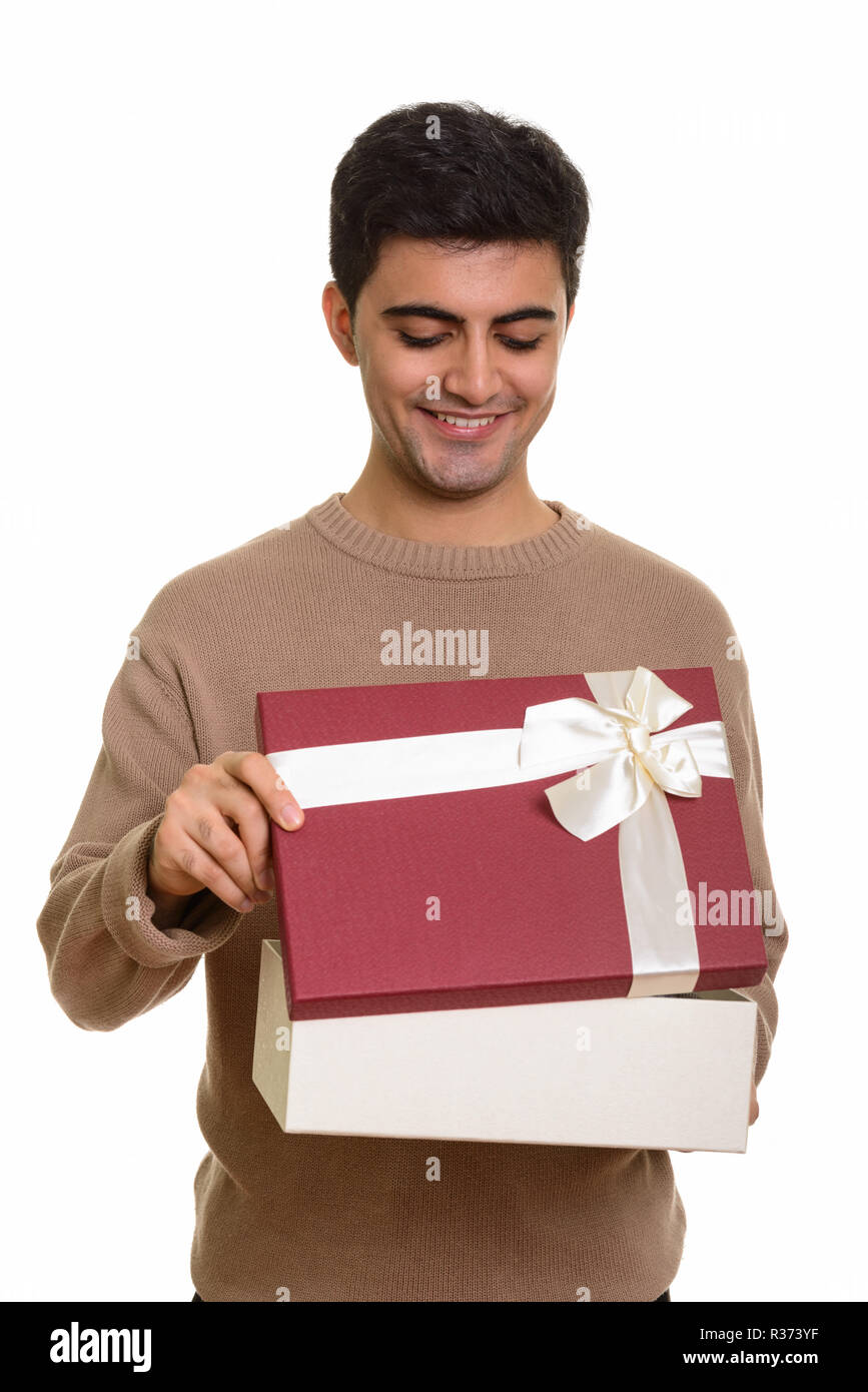 Feliz el hombre joven persa Abrir caja de regalo listo para San Valentín d  Fotografía de stock - Alamy