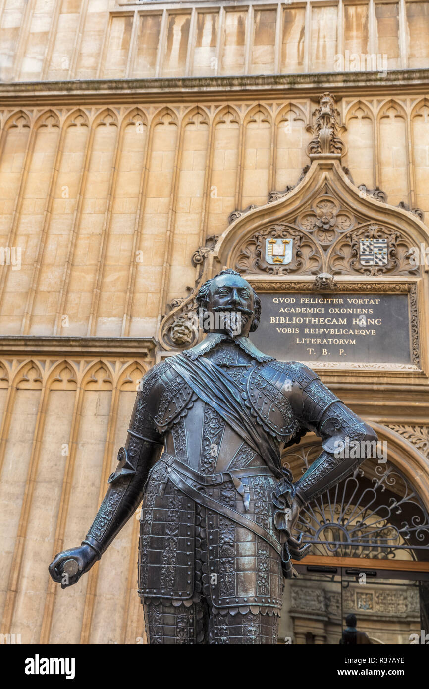 Bodleian Library estatua de Sir Thomas Bodley en Oxford Foto de stock
