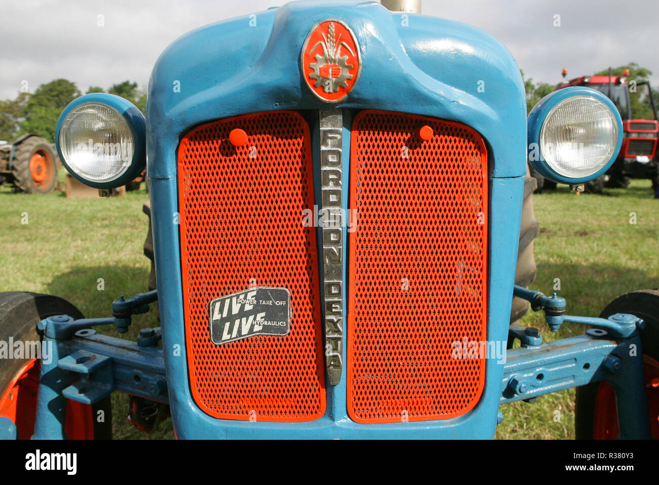 Fordson Dexta Pie Placas Par