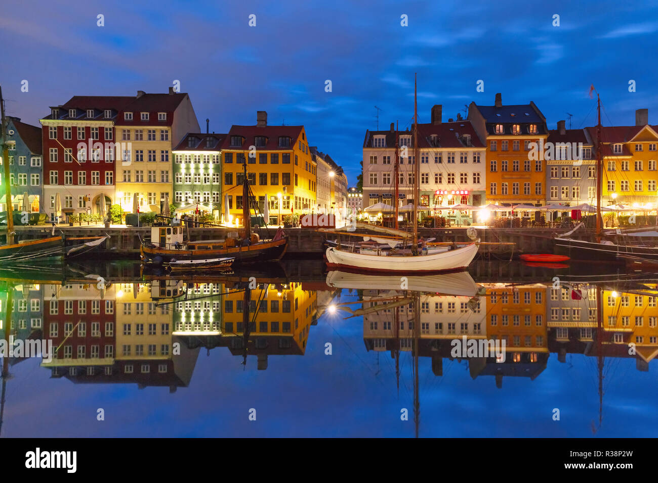 Nyhavn en Copenhague, Dinamarca. Foto de stock
