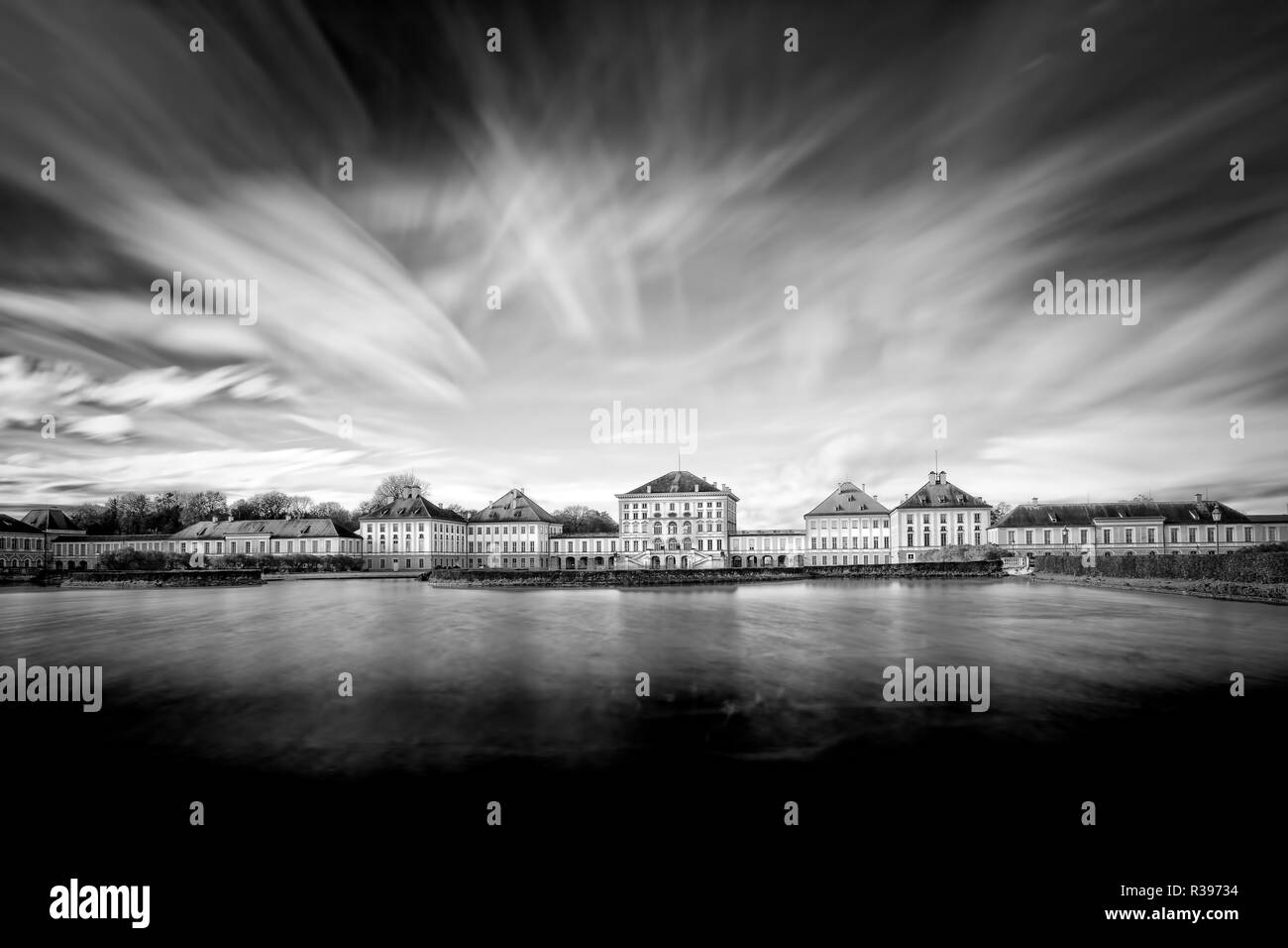 El palacio de Nymphenburg en Munich,larga exposición Foto de stock