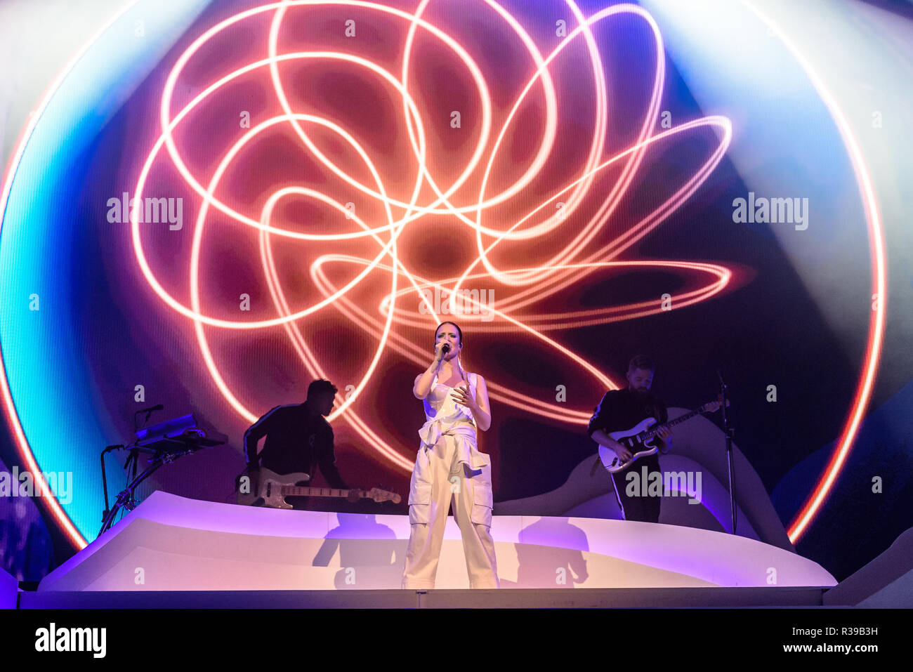 Brighton, Reino Unido. 21 de noviembre de 2018. Jess Glynne realiza en el centro de Brighton. - Siempre entre el Tour de España. Nacido Jessica Hannah Glynne Crédito: Andrew Sturmey/Alamy Live News Foto de stock