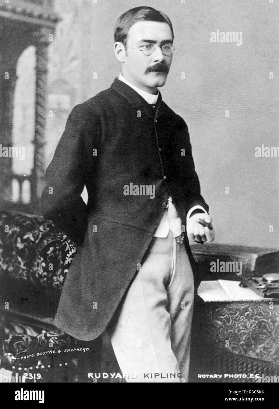 RUDYARD KIPLING (1865-1936), periodista inglés, poeta y novelista acerca de  1895 Fotografía de stock - Alamy