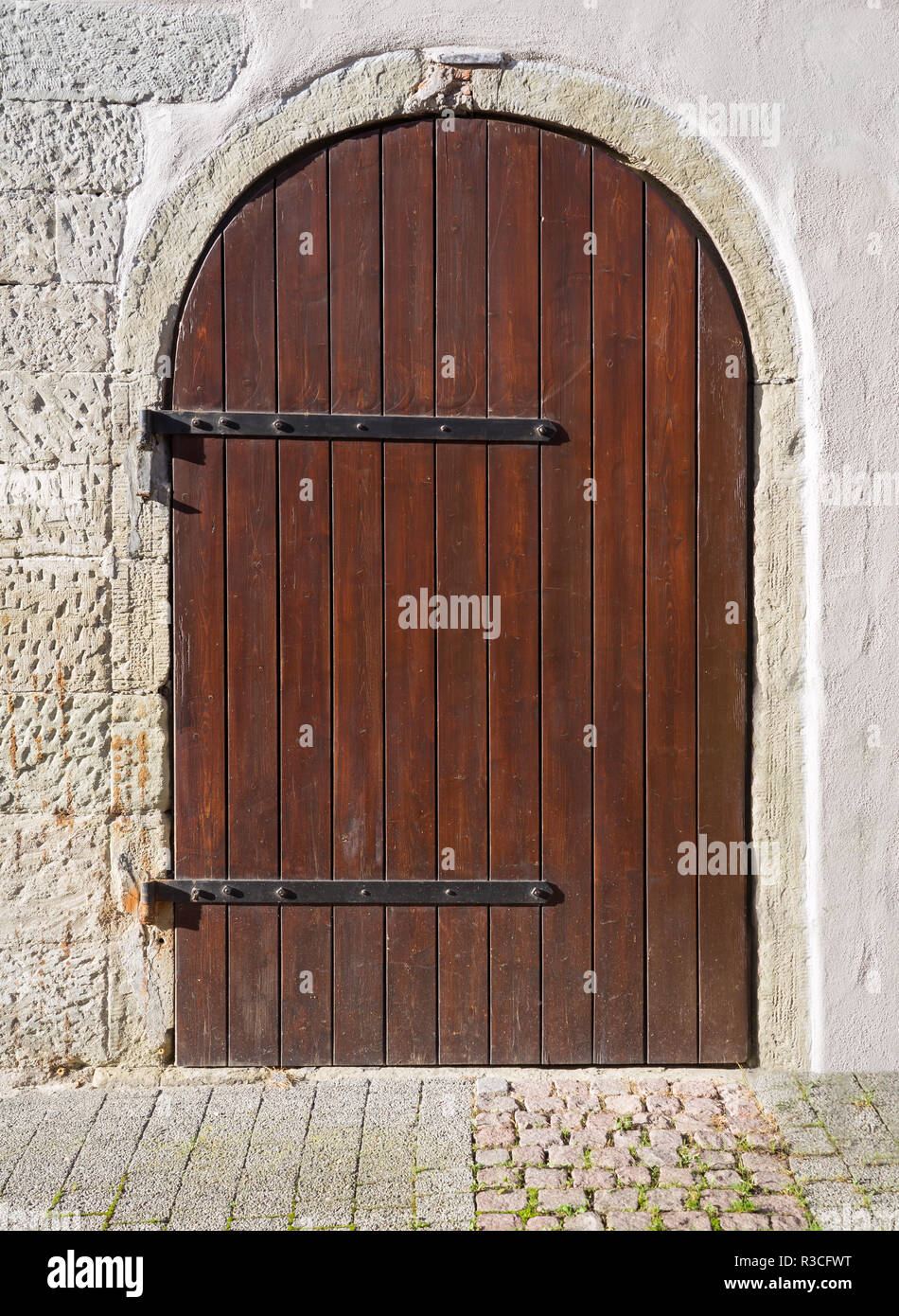 Puerta redonda fotografías e imágenes de alta resolución - Alamy