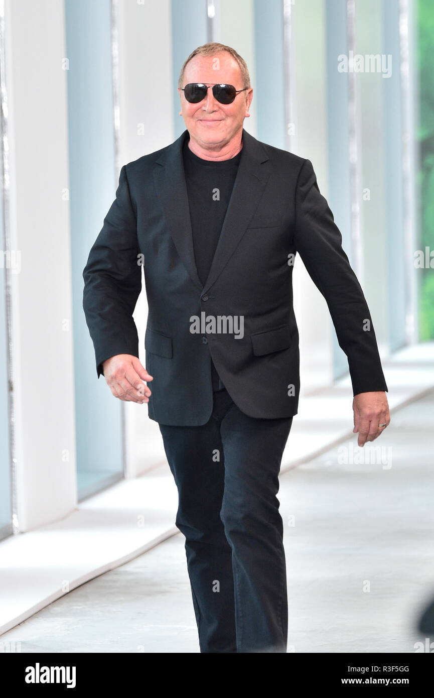 NEW YORK, NY - 12 de septiembre: el diseñador Michael Kors camina la pista  vestidos de Michael Kors Primavera 2019 el 12 de septiembre de 2018, en la  Ciudad de Nueva York Fotografía de stock - Alamy