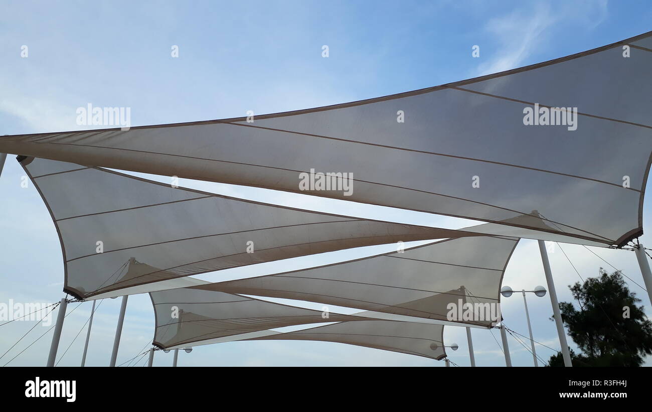 Telas para cubrir el sol fotografías e imágenes de alta resolución - Alamy