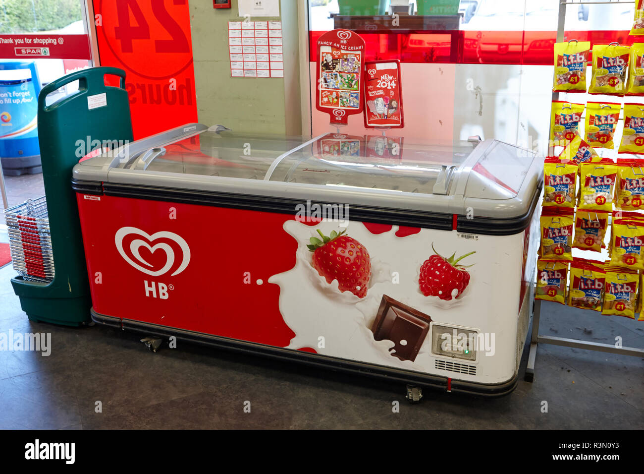 Ice cream freezer fotografías e imágenes de alta resolución - Alamy