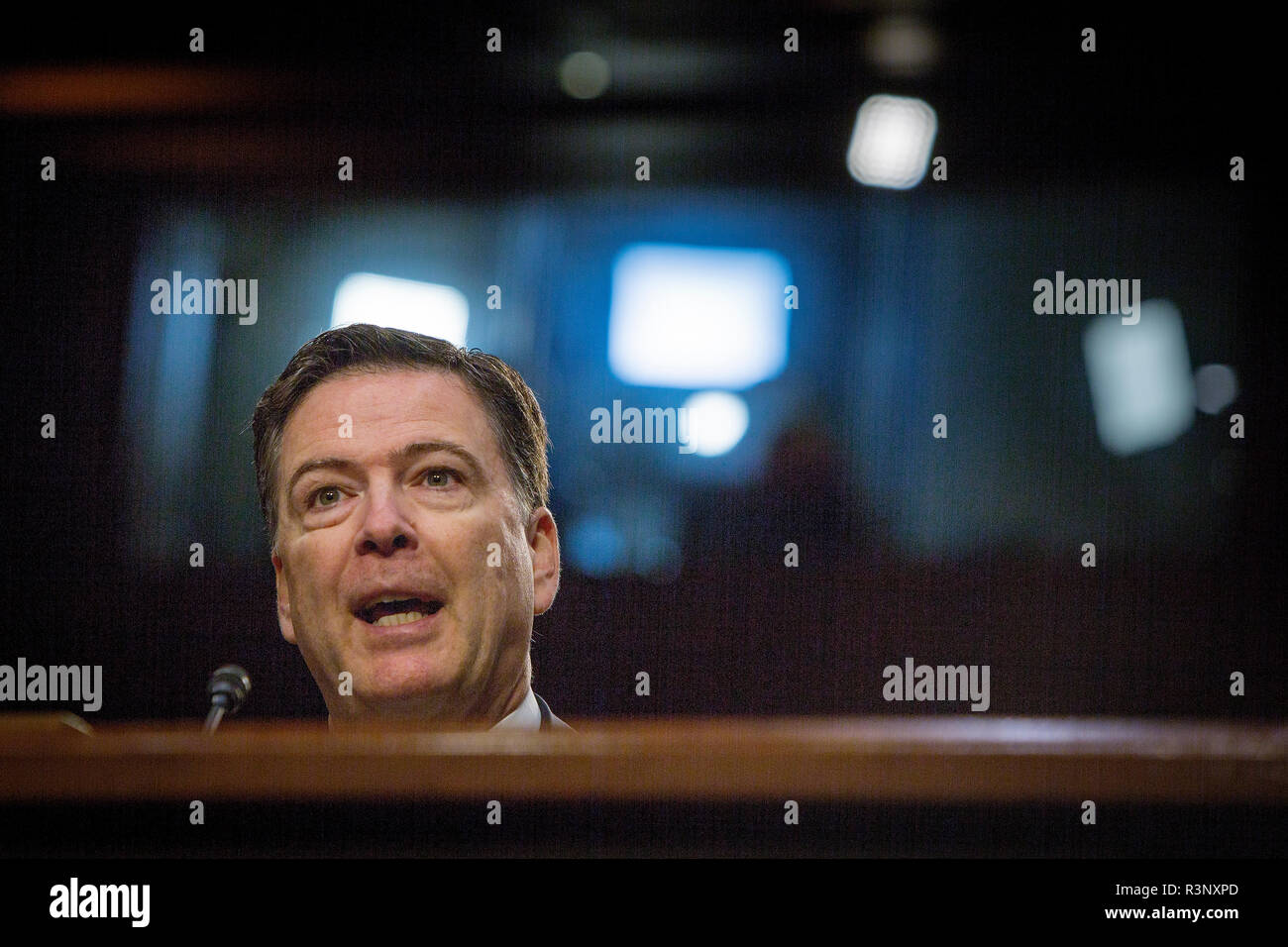 El ex director del FBI, James Comey testifica delante del Comité de Inteligencia del Senado de EE.UU. como parte de la investigación Comités qué participación Ruissia tenía en la elección de Donald Trump como el Presidente de los Estados Unidos. Foto de stock