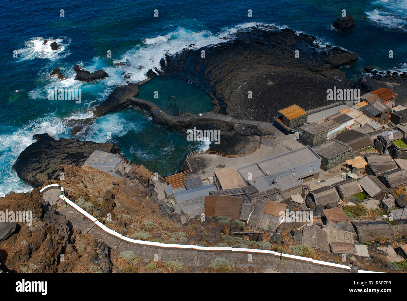 Pozo de Las Calcosas, piscina natural, Isla de El Hierro, Islas Canarias  Fotografía de stock - Alamy