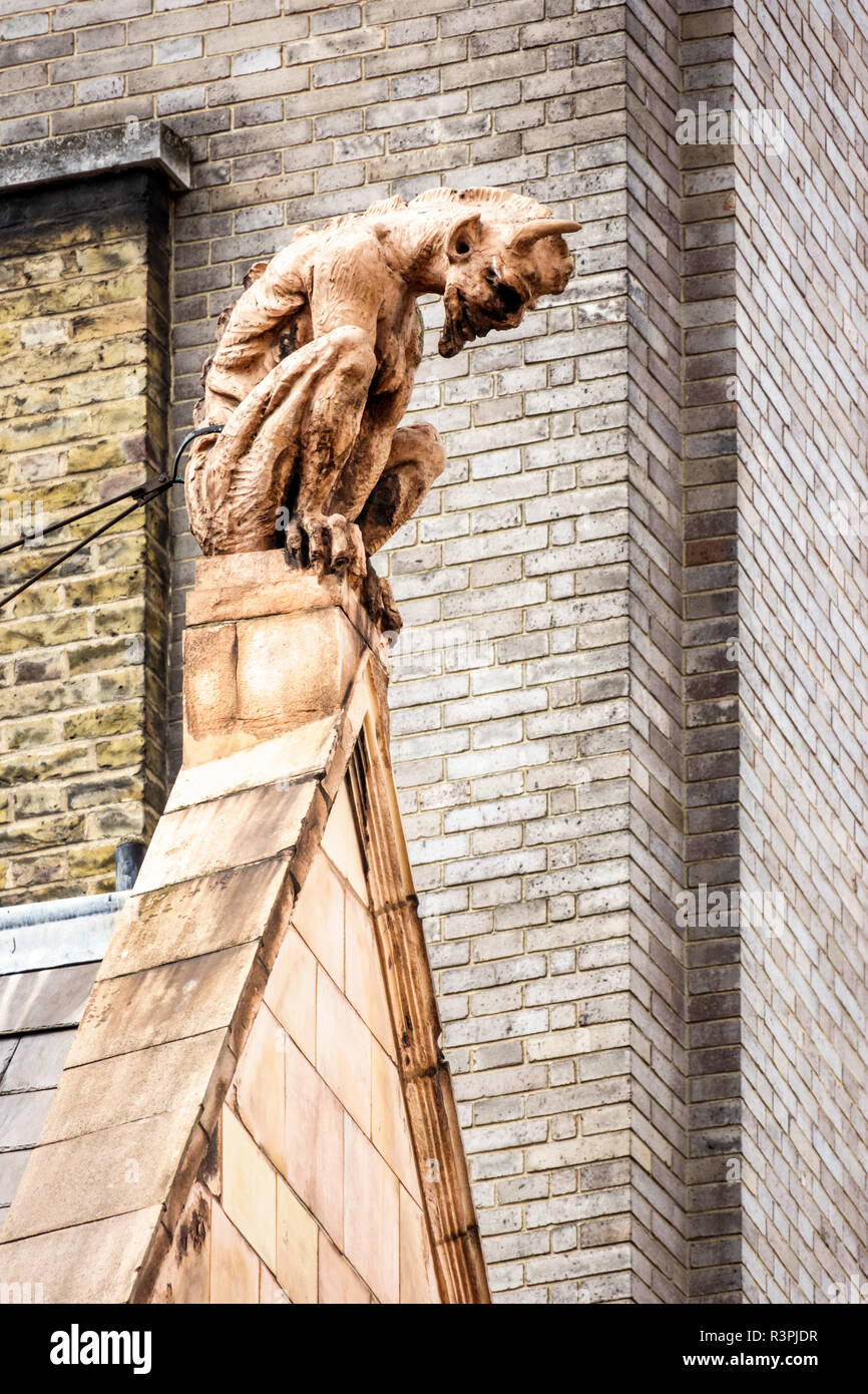 Ciudad de Londres Inglaterra, Reino Unido centro financiero, Cornhill, el diablo de Cornhill, escultura, victoriana, techo de construcción, exterior, mito, leyenda, Reino Unido GB Engl Foto de stock