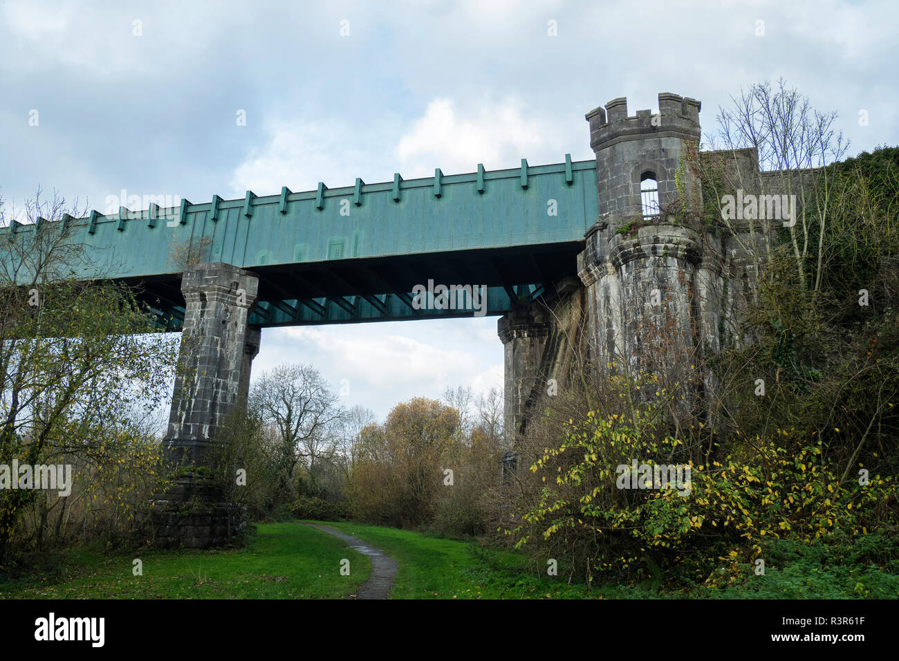 El viaducto sobre el río Suir en Cahir, Tipperary, Irlanda Foto de stock