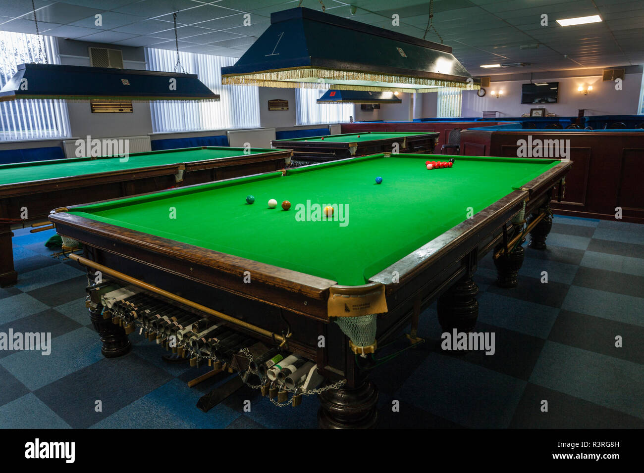 Una mesa de billar establecido para un juego en un club en Stockton on Tees,Inglaterra,Reino Unido Foto de stock