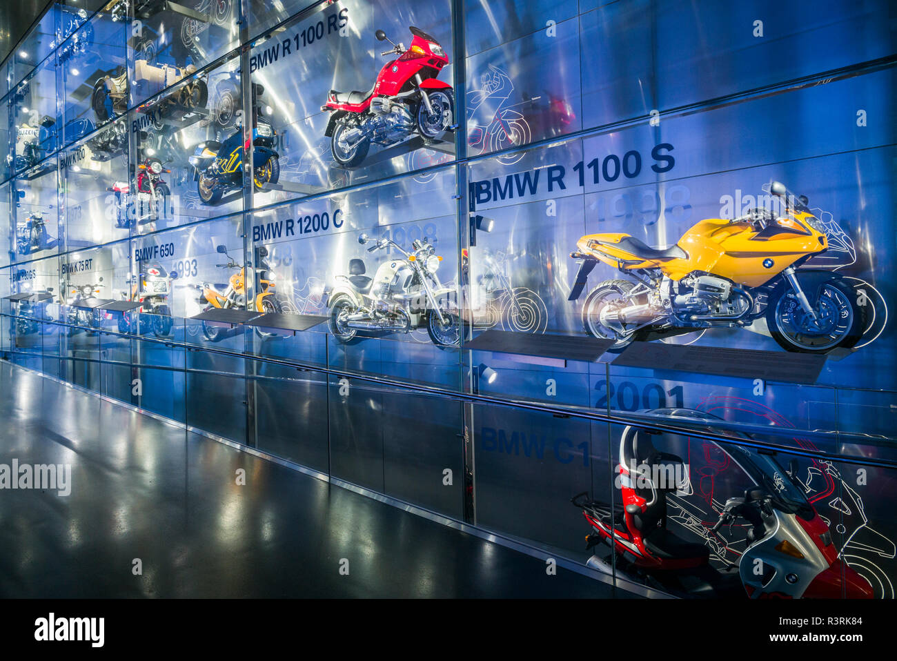 Alemania, Baviera, Munich. Museo de BMW, motos BMW (Uso Editorial solamente  Fotografía de stock - Alamy