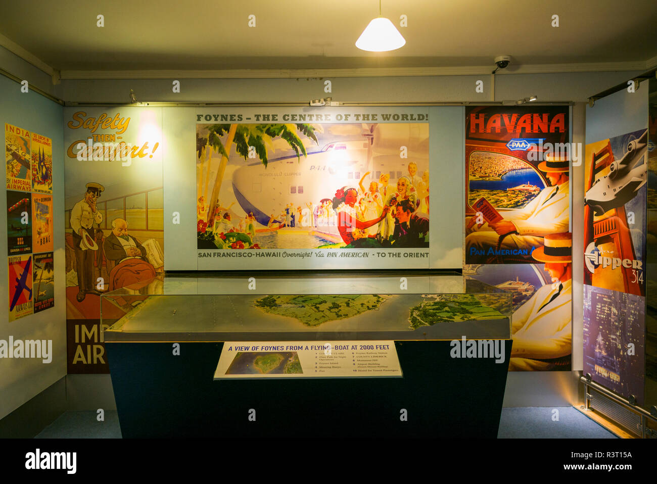 Irlanda, el condado de Limerick, Foynes, Foynes Flying Boat, Museo histórico de la época de 1930, el museo de la aviación, viajes carteles Foto de stock