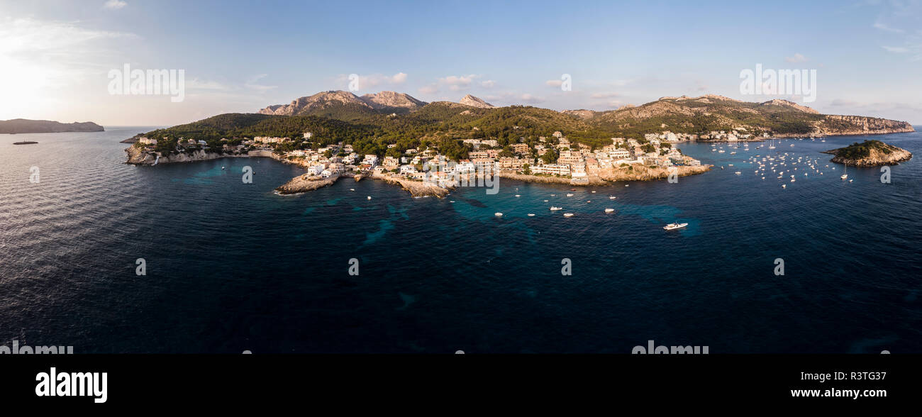 España, Islas Baleares, Mallorca, vista aérea de la bahía de Sant Elm Foto de stock
