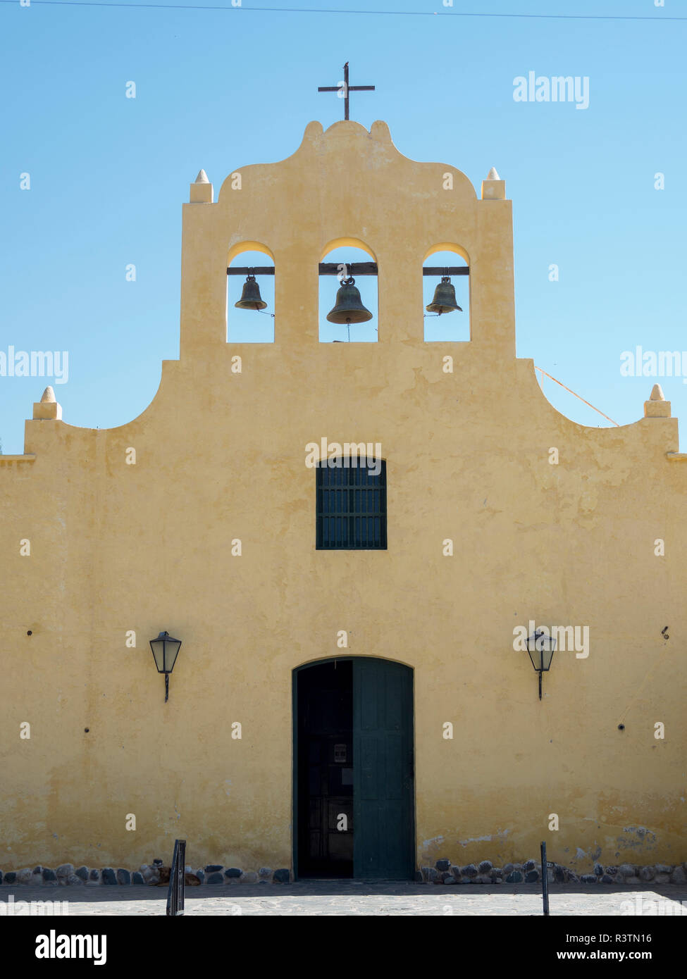 Iglesia San José (construido en 1796). Pequeño poblado de Cachi, en la región de los Valles Calchaquíes, Provincia de Salta. América del Sur, Argentina Fotografía de stock - Alamy Iglesia San José (construido en 1796). Pequeño poblado de Cachi, en la región de los Valles Calchaquíes, Provincia de Salta. América del Sur, Argentina Fotografía de stock - Alamy