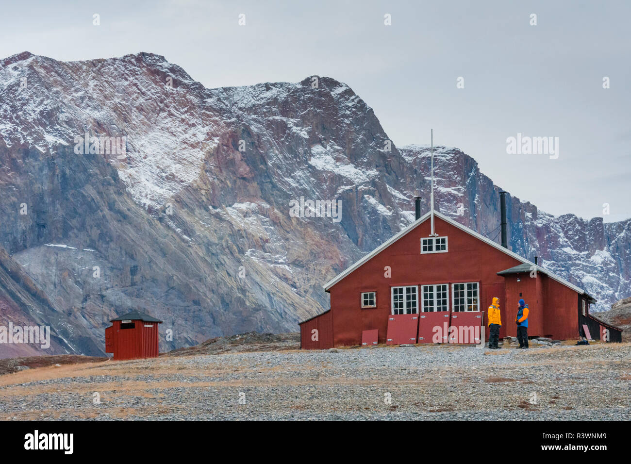 Groenlandia. Al noreste del Parque Nacional de Groenlandia, Kong Oscar fiordo. Ella Isla. Sirius sled base de patrulla. Foto de stock
