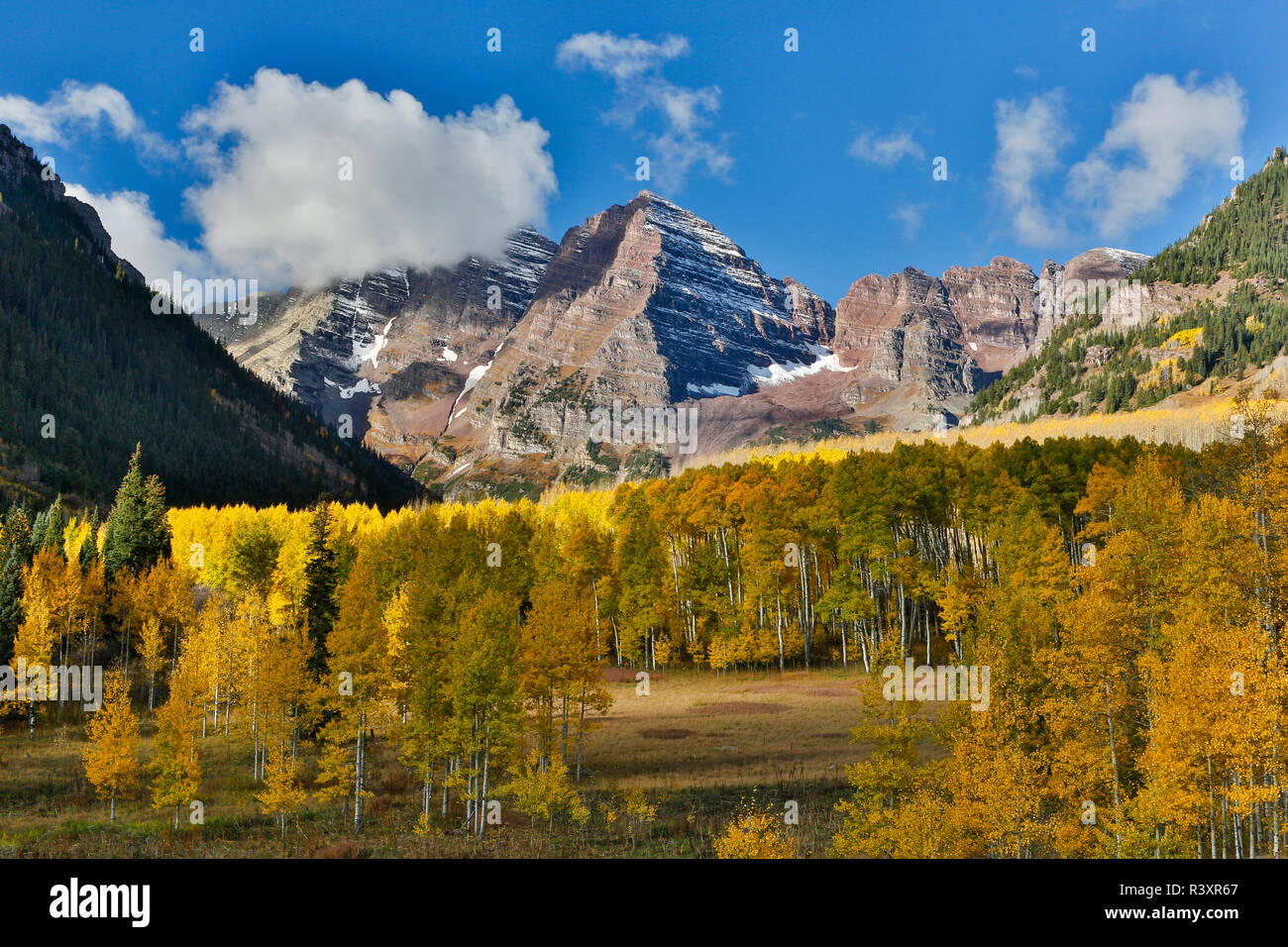 Amanecer A Lo Largo De Las Montanas Rocosas Cerca De Maroon Bells Aspen Colorado Fotografia De Stock Alamy Amanecer A Lo Largo De Las Montanas Rocosas Cerca De Maroon Bells Aspen Colorado Fotografia De Stock Alamy